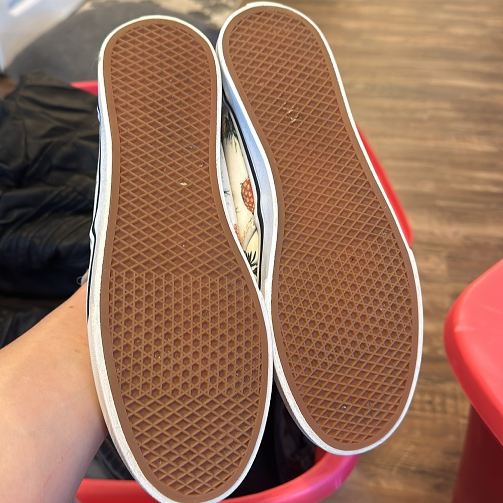 Vans - Picture 4 of 6